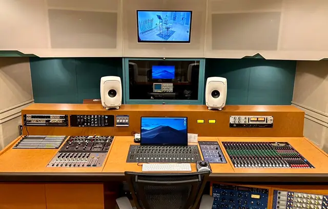 studioFine(スタジオファイン)(コントロールルームのミキシングコンソール)