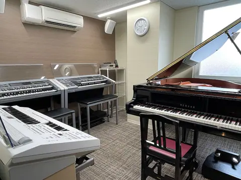 スガナミ楽器 町田センター 練習室レンタル：ピアノのある部屋