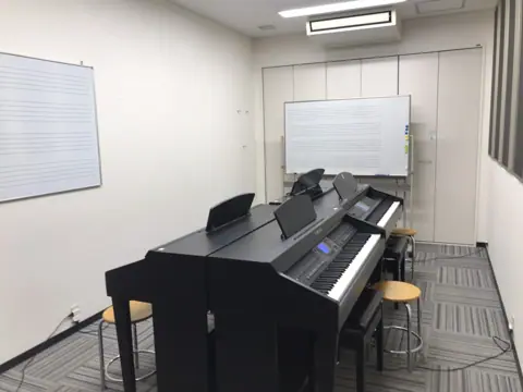スガナミ楽器 南大沢駅前センター 練習室レンタル:電子ピアノのある練習室
