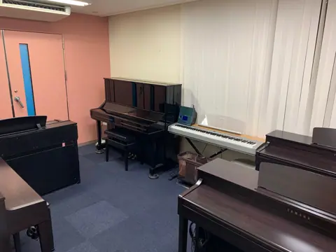 スガナミミュージックサロン品川 練習室レンタル:ピアノのある部屋