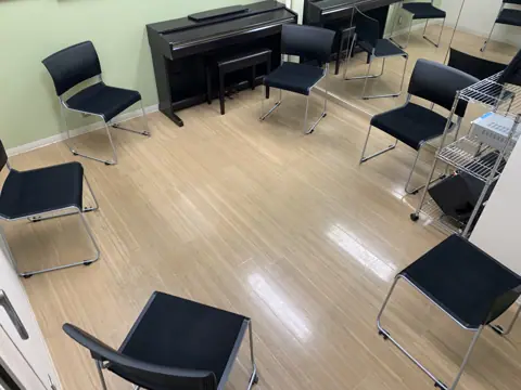 スガナミ楽器 ミュージックサロン多摩 練習室レンタル：電子ピアノのある部屋