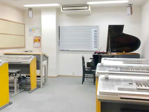 スガナミ楽器 西橋本センター:ピアノと電子ピアノのある教室
