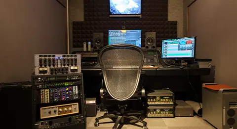 STUDIO TARUREC：ミキシング機材のあるコントロールルーム