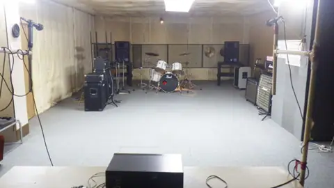 TOP BAND（トップバンド）：A studio