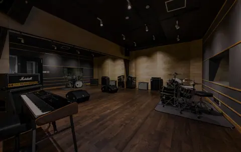 U studio(ユースタジオ):ドラムとアンプのあるAスタジオ