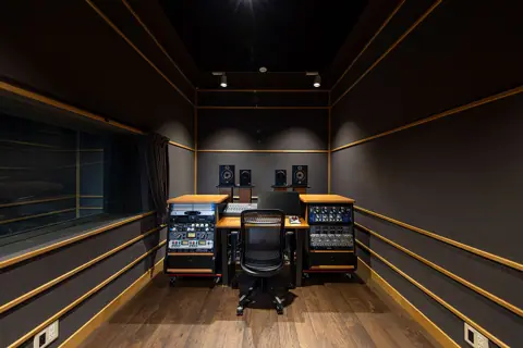 U studio(ユースタジオ):録音機材のあるコントロールルーム