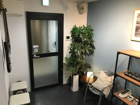 UNI PRIVATE STUDIO：入口のロビー