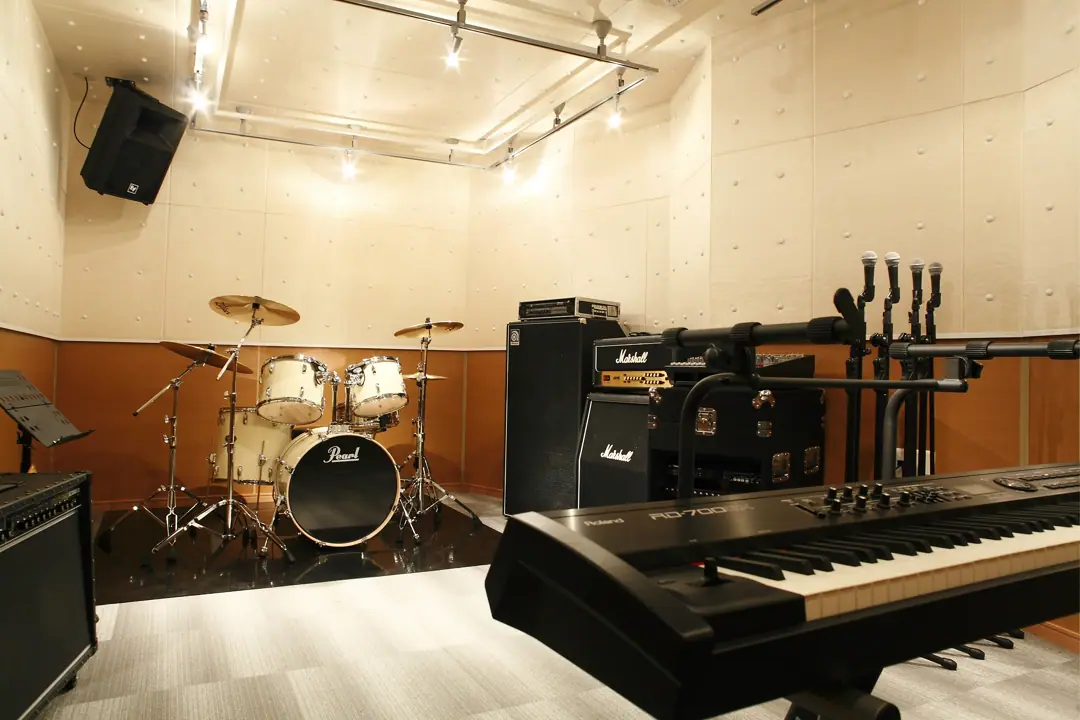 velvet room studio(ベルベットルームスタジオ)（ドラムとキーボードのある練習室）