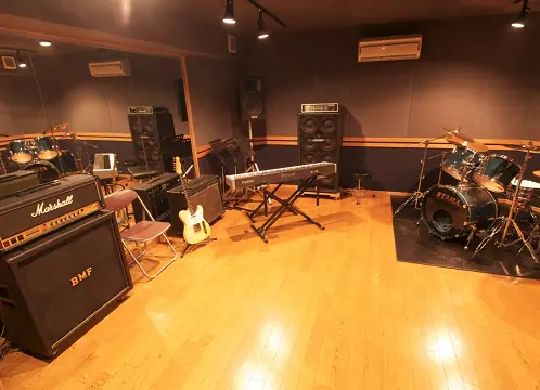 Whiteroad Sound Studio(ホワイトロードスタジオ)(ドラムとアンプのある練習室)