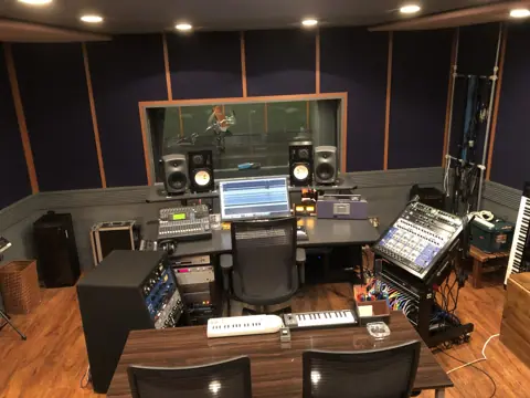Yellow Studio(OCTO RECORDING STUDIO)(コントロールルーム)