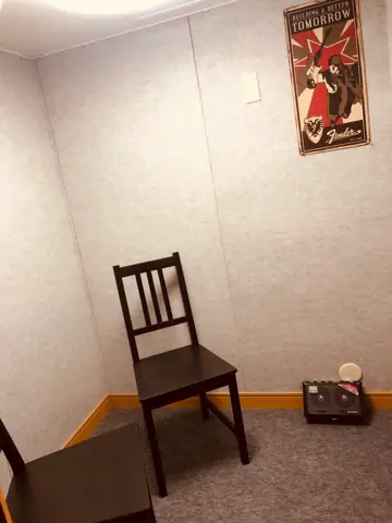 優奏堂 印西BIGHOP店 ミュージックスタジオ：椅子のある小部屋