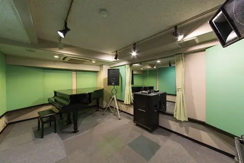 Y.Y Music STUDIO 新所沢店：ピアノブース