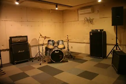 ZERO studio（ゼロスタジオ）（ドラムとアンプのある練習室）